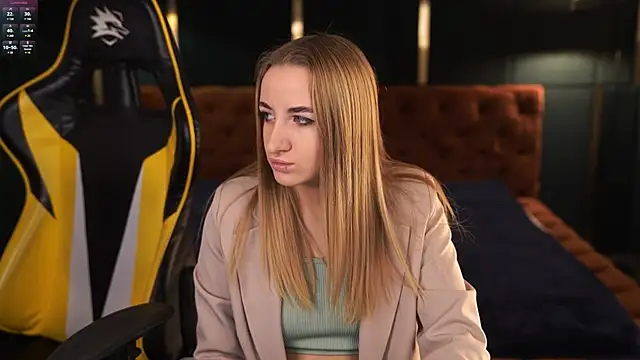 Snapshot of Michelle_054 chatting on February 18, 2025, 11:33 am Michelle 054 online show from February 18, 2025, 11:33 am