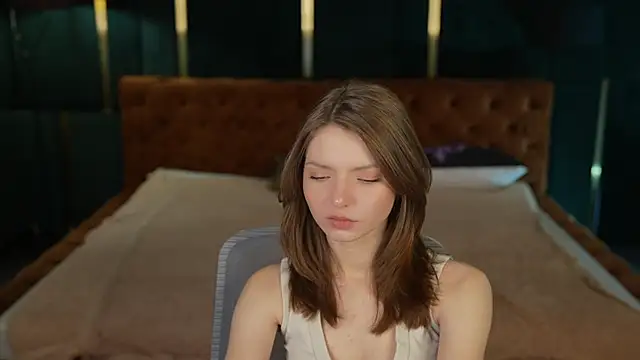 Snapshot of Michelle_054 chatting on November 3, 2025, 12:05 am Michelle 054 online show from November 3, 2025, 12:05 am