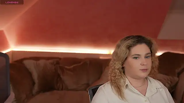 Snapshot of Michelle_054 chatting on February 6, 2025, 12:04 pm Michelle 054 online show from February 6, 2025, 12:04 pm