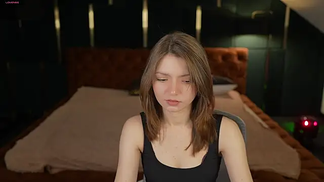 Snapshot of Michelle_054 chatting on November 2, 2025, 12:04 am Michelle 054 online show from November 2, 2025, 12:04 am