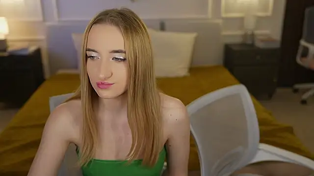 Snapshot of Michelle_054 chatting on February 10, 2025, 12:18 pm Michelle 054 online show from February 10, 2025, 12:18 pm