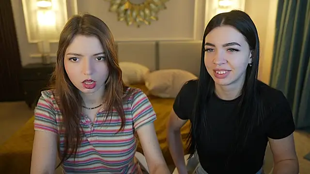 Snapshot of Michelle_054 chatting on March 22, 2025, 12:04 pm Michelle 054 online show from March 22, 2025, 12:04 pm