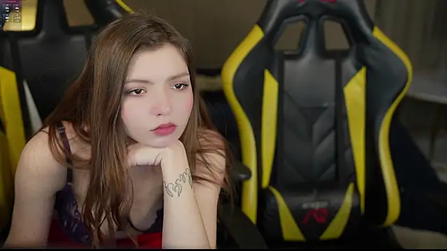 Snapshot of Michelle_054 chatting on February 17, 2025, 3:44 pm Michelle 054 online show from February 17, 2025, 3:44 pm