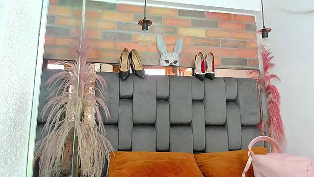 JESSYCORTES online show from October 30, 2025, 2:47 pm