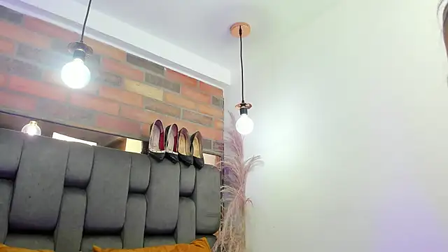 JESSYCORTES online show from September 30, 2025, 2:34 pm