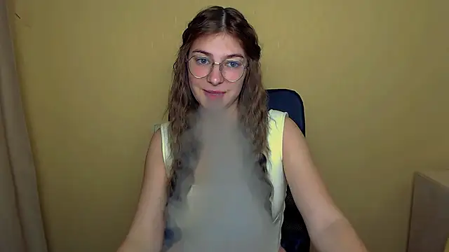 Luna Lush  online show from October 17, 2025, 5:33 am