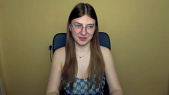 Luna Lush  online show from April 8, 2026, 8:16 am