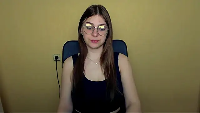 Luna Lush  online show from April 23, 2026, 7:37 am