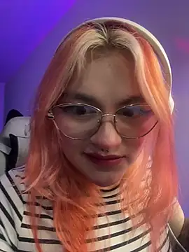 Snapshot of SophiaWeestt99 chatting on June 2, 2026, 2:22 am SophiaWeestt99 online show from June 2, 2026, 2:22 am