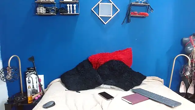 Aynle-toms online show from March 9, 2025, 2:39 am