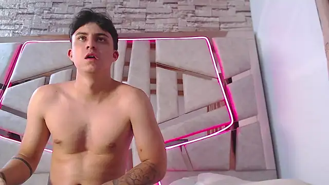 mia and austin online show from February 15, 2025, 11:47 pm