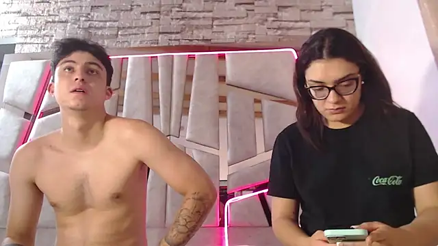 mia and austin online show from February 13, 2025, 11:06 am