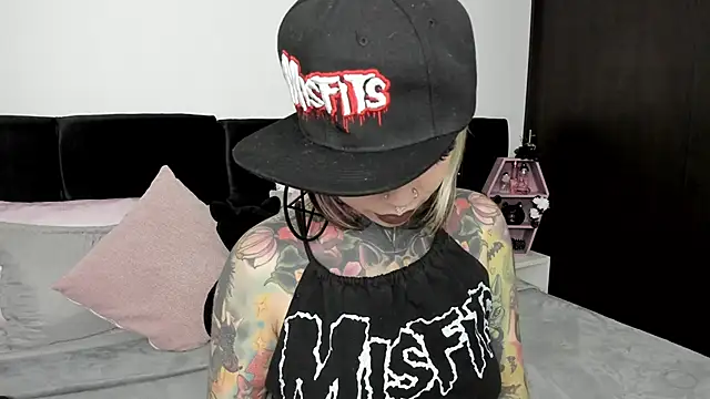 NikkiRamone online show from January 31, 2025, 11:56 am