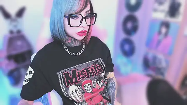 NikkiRamone online show from December 3, 2025, 9:03 pm