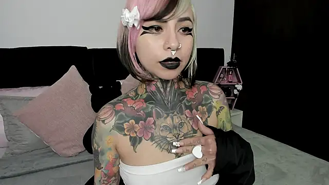 NikkiRamone online show from January 28, 2025, 2:53 pm