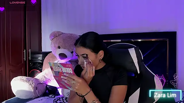 ZaraLim online show from September 14, 2025, 9:48 pm