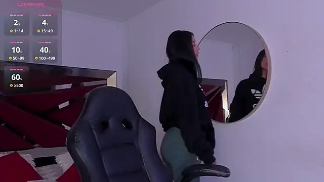 ZaraLim online show from March 6, 2025, 11:58 am