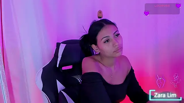 ZaraLim online show from October 8, 2025, 5:13 pm