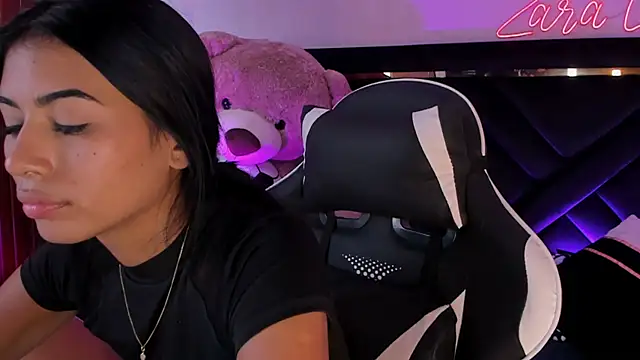 ZaraLim online show from September 28, 2025, 6:04 pm