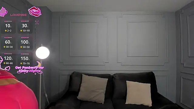 RebeccaHudson online show from February 17, 2026, 8:17 pm