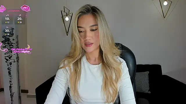 RebeccaHudson online show from January 10, 2026, 7:42 pm