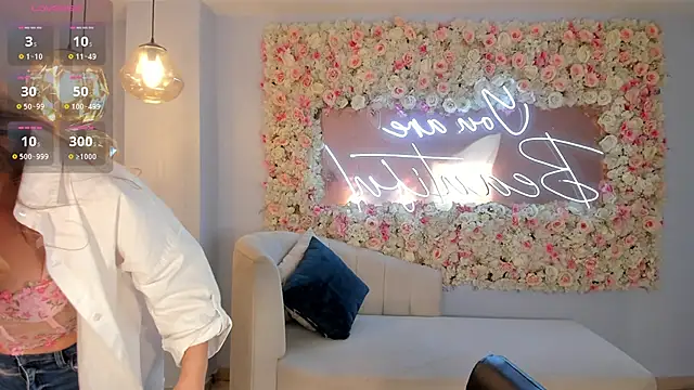 RebeccaHudson online show from October 17, 2025, 7:37 pm