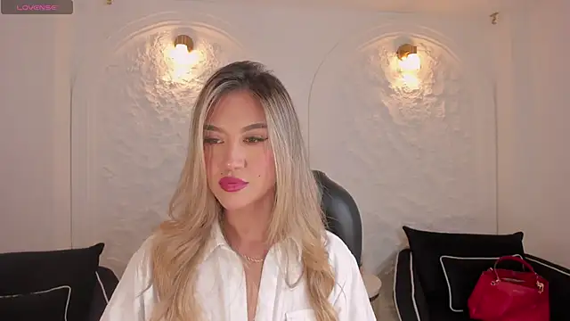 RebeccaHudson online show from March 11, 2026, 8:03 pm