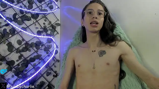 vodkadelulo online show from March 20, 2026, 6:36 am