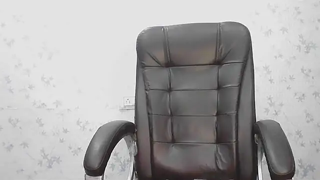 collage hoty online show from February 6, 2026, 4:08 am