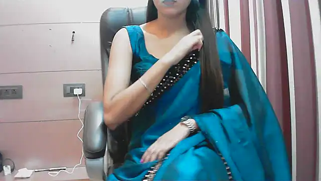 collage hoty online show from September 13, 2025, 5:13 pm