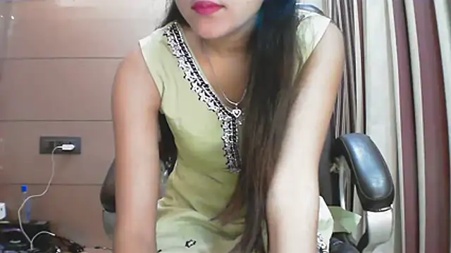 collage hoty online show from November 26, 2025, 5:35 pm