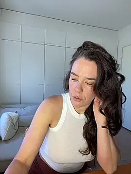 MilkyHoneyLullabies online show from April 29, 2026, 8:18 am