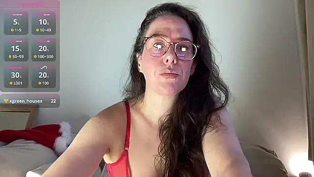 MilkyHoneyLullabies online show from December 4, 2025, 9:52 am