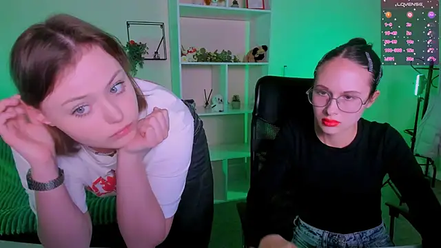 nikole kitt online show from October 5, 2025, 6:53 pm