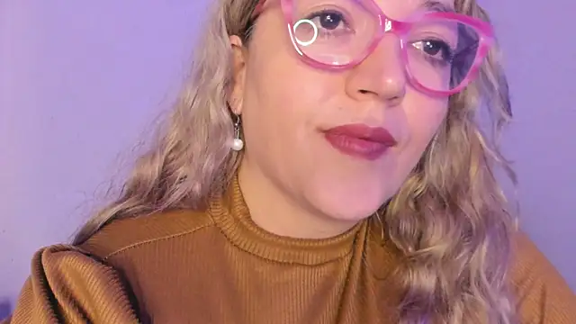 Naty Mature  online show from November 7, 2025, 5:17 pm