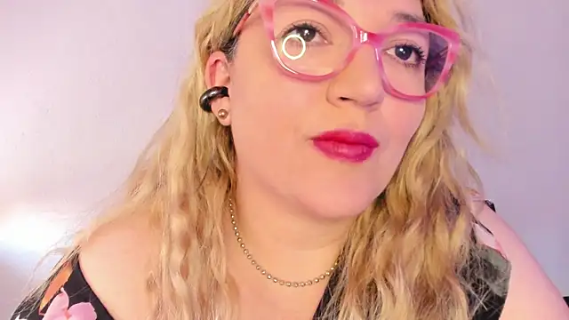 Naty Mature  online show from December 3, 2025, 4:06 pm