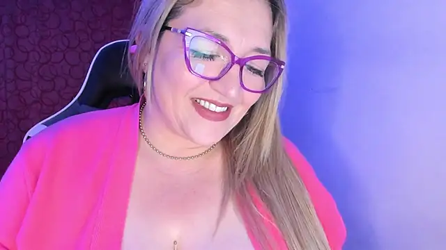 Naty Mature  online show from September 14, 2025, 1:06 am