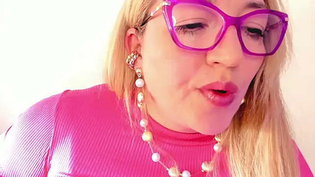 Naty Mature  online show from October 21, 2025, 9:52 am