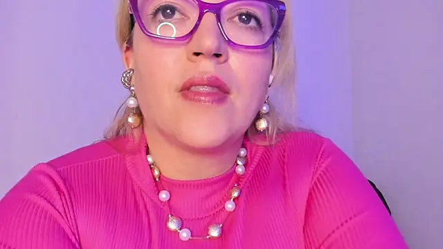 Naty Mature  online show from October 21, 2025, 9:58 pm