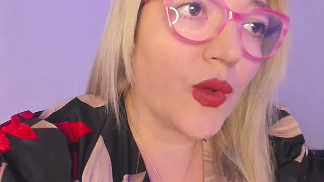 Naty Mature  online show from November 17, 2025, 5:06 pm