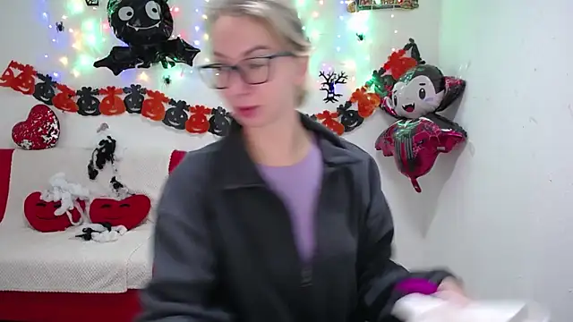 Snapshot of VasilisaSii chatting on October 27, 2025, 6:14 am VasilisaSii online show from October 27, 2025, 6:14 am