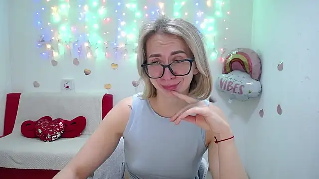 Snapshot of VasilisaSii chatting on October 13, 2025, 5:20 am VasilisaSii online show from October 13, 2025, 5:20 am