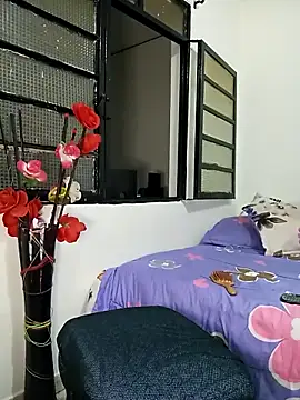 kymmgolden online show from March 4, 2025, 12:12 pm