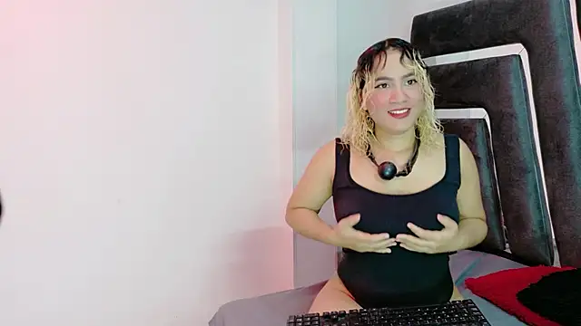 AliceandMax online show from December 5, 2025, 3:21 pm