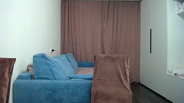 LinaSparks online show from February 28, 2025, 3:04 pm