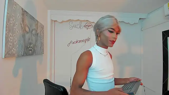 Keila Mendoza online show from June 28, 2026, 9:54 pm