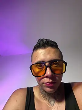 Snapshot of _PhillipBrown chatting on June 12, 2026, 1:47 am PhillipBrown online show from June 12, 2026, 1:47 am