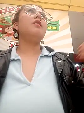 lara moon25 online show from September 26, 2025, 7:54 pm