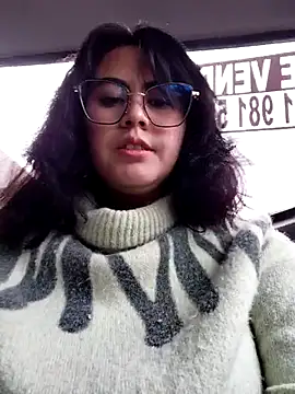 lara moon25 online show from December 15, 2025, 7:52 pm