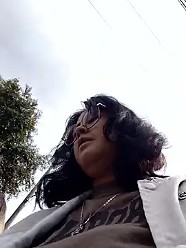 lara moon25 online show from November 6, 2025, 6:56 pm